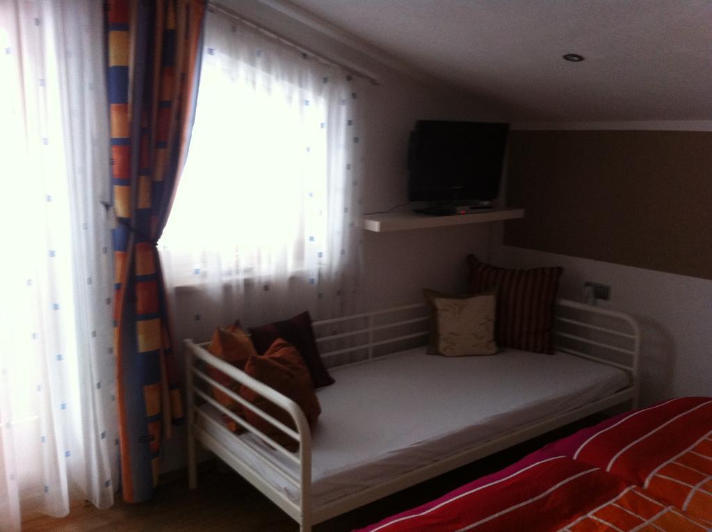 Haus Schiestl Apartment Цел ам Цилер Стая снимка